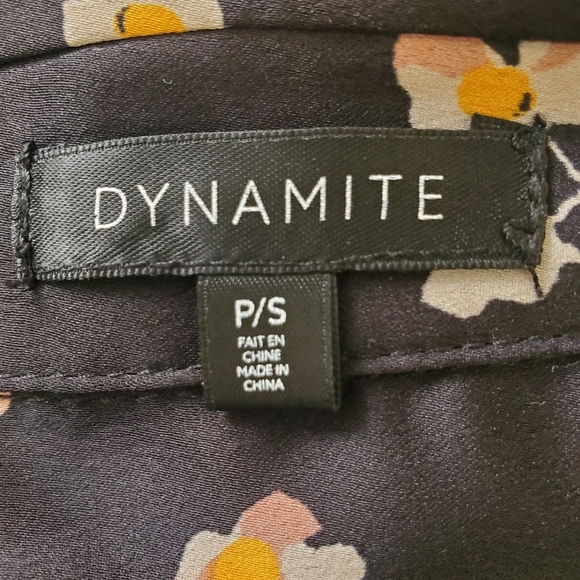 Dynamite Cropped Floral Silky Cherry Blossom Blouse - Picture 8 of 9